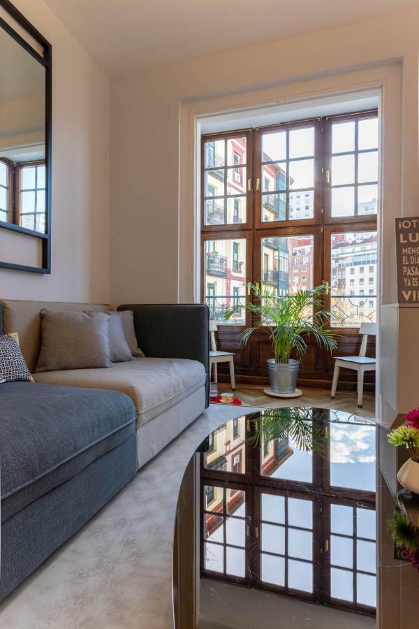Acogedor, De Diseno Moderno En Zona Antigua Apartment Bilbao Ngoại thất bức ảnh